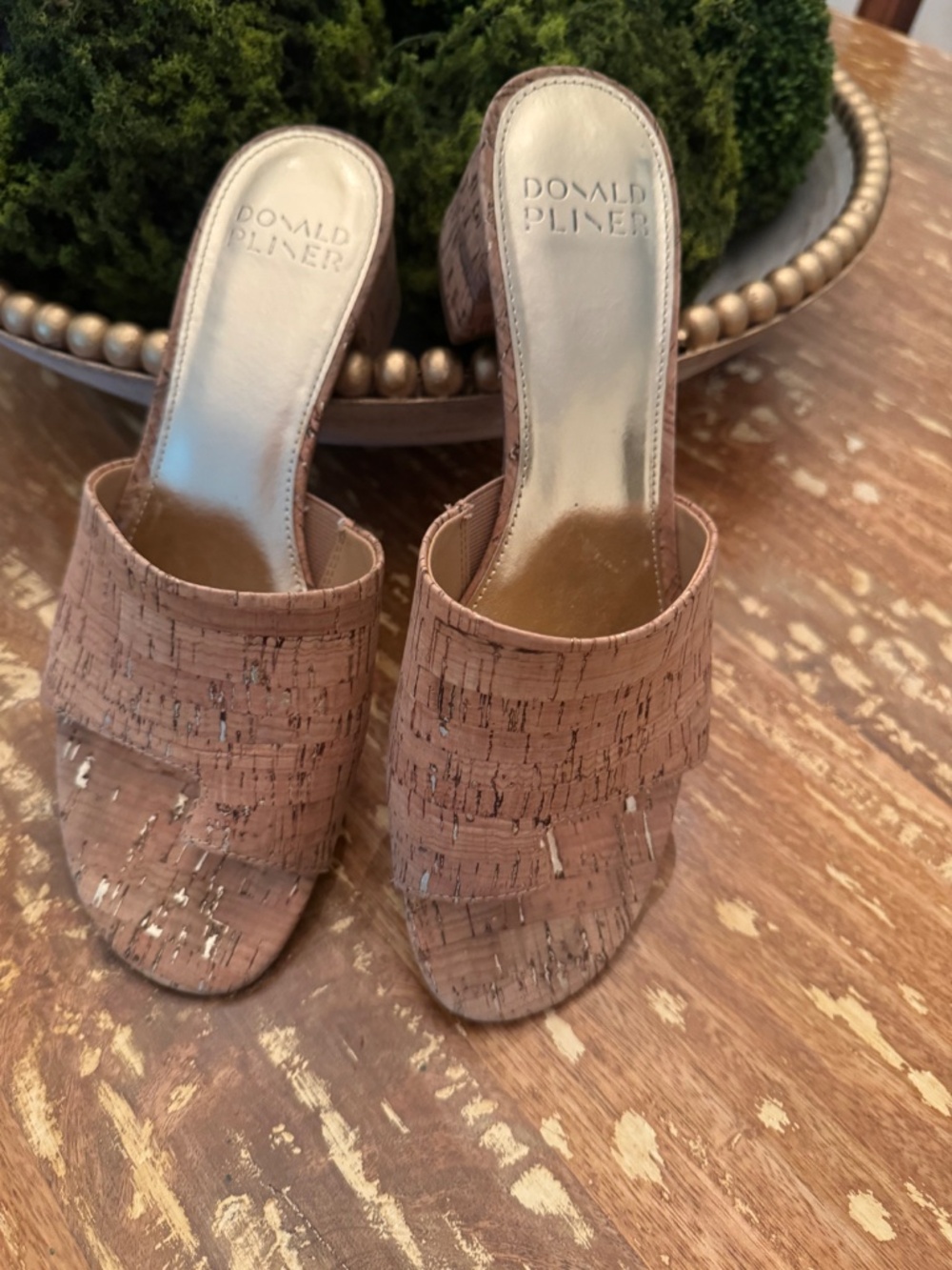 Stuart Weitzman - Picture 3 of 4